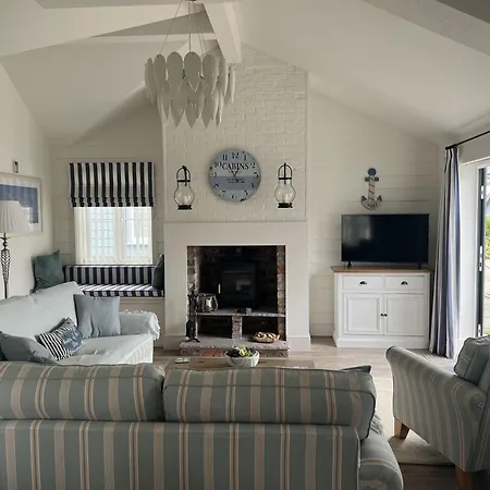 Seashell Cove, The Bay, 2 Bedrooms With Ensuites, Parking For 2 Cars, 2 Dogs Welcome *
