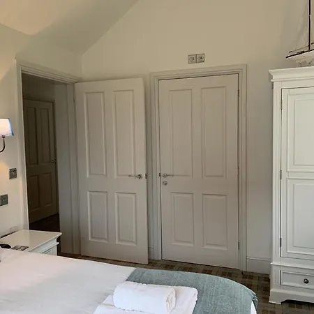 Seashell Cove, The Bay, 2 Bedrooms With Ensuites, Parking For 2 Cars, 2 Dogs Welcome Semesterbostad *