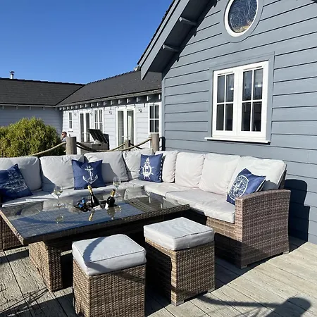 Seashell Cove, The Bay, 2 Bedrooms With Ensuites, Parking For 2 Cars, 2 Dogs Welcome Semesterbostad