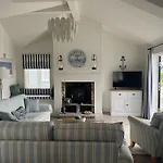 Seashell Cove, The Bay, 2 Bedrooms With Ensuites, Parking For 2 Cars, 2 Dogs Welcome *