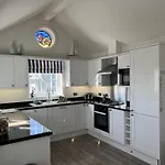 Seashell Cove, The Bay, 2 Bedrooms With Ensuites, Parking For 2 Cars, 2 Dogs Welcome Hébergement de vacances *