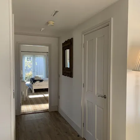 Seashell Cove, The Bay, 2 Bedrooms With Ensuites, Parking For 2 Cars, 2 Dogs Welcome 別荘 *