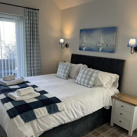 Seashell Cove, The Bay, 2 Bedrooms With Ensuites, Parking For 2 Cars, 2 Dogs Welcome 別荘 ファイリー