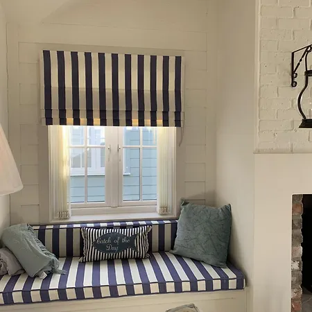 Seashell Cove, The Bay, 2 Bedrooms With Ensuites, Parking For 2 Cars, 2 Dogs Welcome *