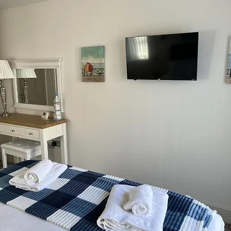 Tatil Evi Seashell Cove, The Bay, 2 Bedrooms With Ensuites, Parking For 2 Cars, 2 Dogs Welcome Filey