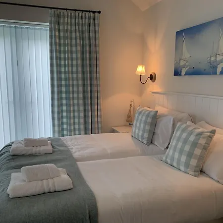 Tatil Evi Seashell Cove, The Bay, 2 Bedrooms With Ensuites, Parking For 2 Cars, 2 Dogs Welcome